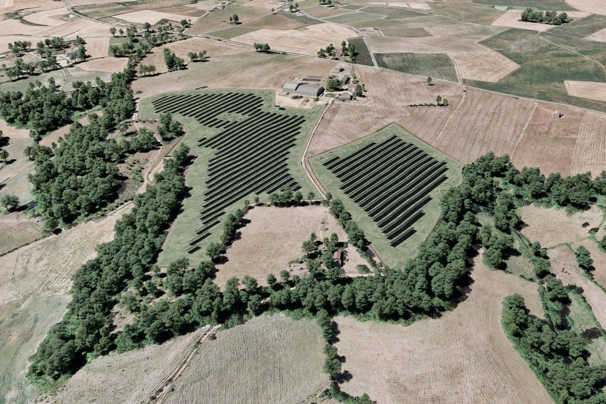 Photomontage aérien d’un parc photovoltaïque au sol
